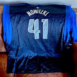 Dirk Nowitzki. Jersey